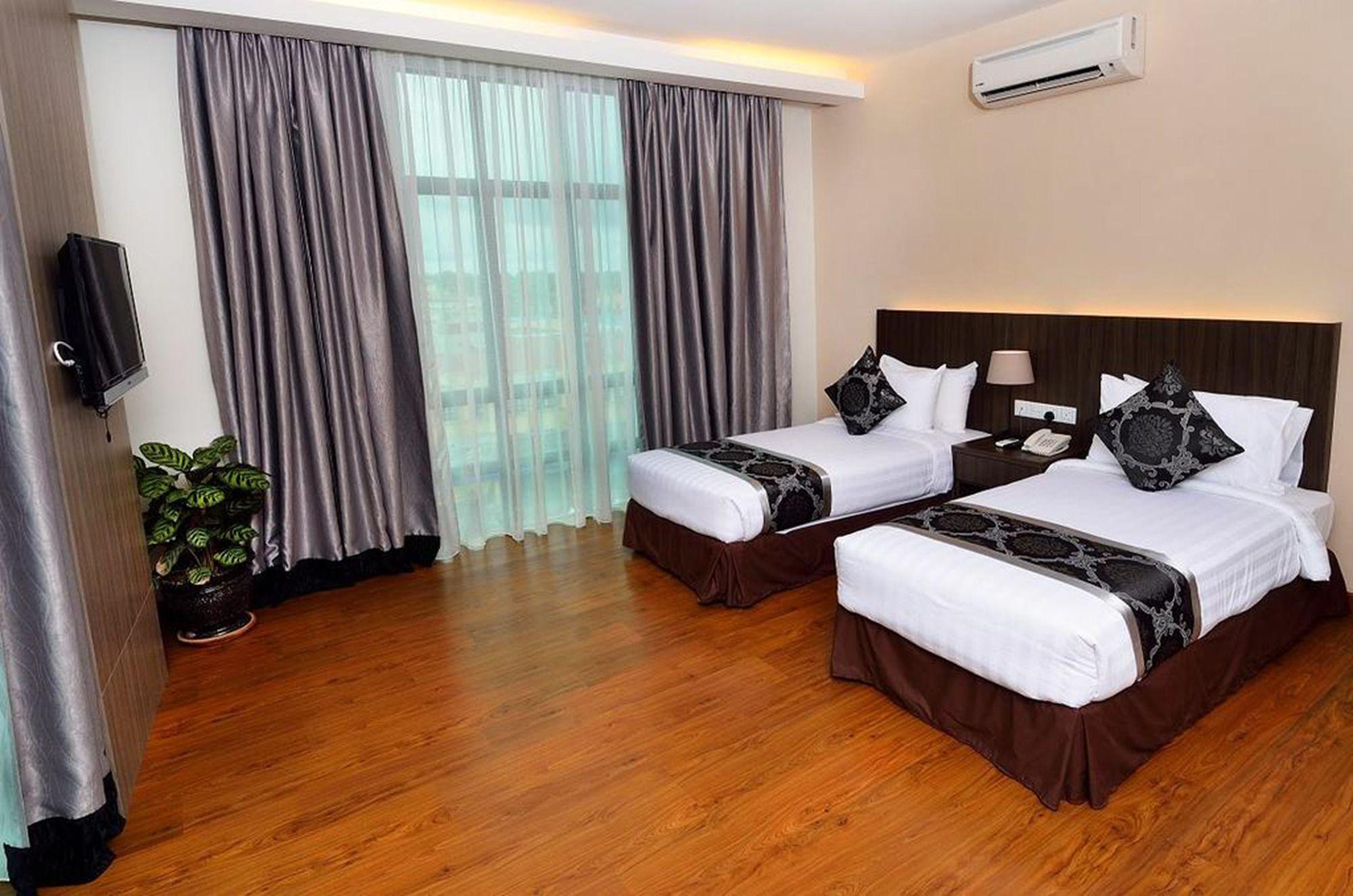 Holiday Villa Hotel & Suites Kota Bharu - Wakaf Che Yeh, Night Market Exterior foto